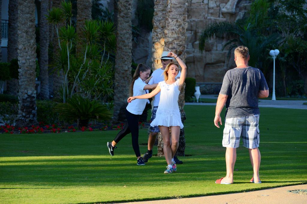 Stella Di Mare Beach Hotel & Spa Sharm El-Sheikh Exterior foto A game of bocce in progress