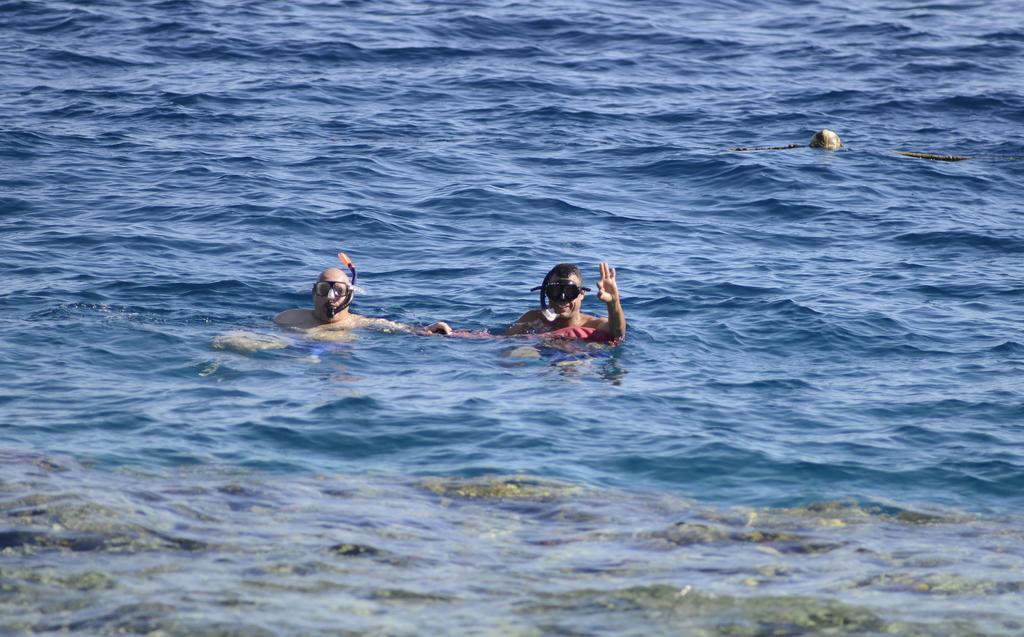 Stella Di Mare Beach Hotel & Spa Sharm El-Sheikh Exterior foto Snorkeling in the Red Sea